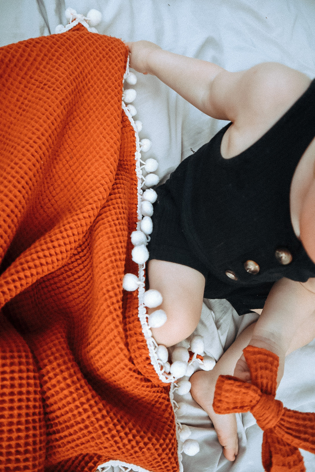 Waffle weave newborn blanket and bow gift set